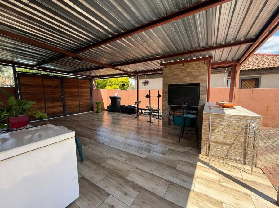 4 Bedroom Property for Sale in Montana Tuine Gauteng