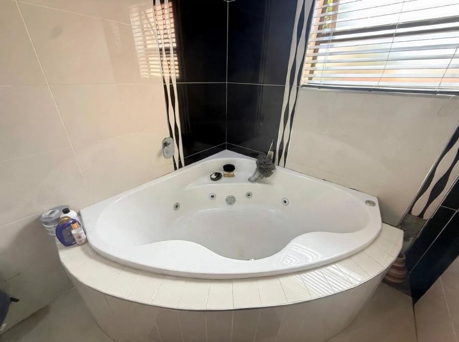 4 Bedroom Property for Sale in Montana Tuine Gauteng