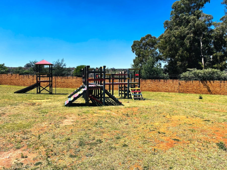 2 Bedroom Property for Sale in Groblerpark Gauteng