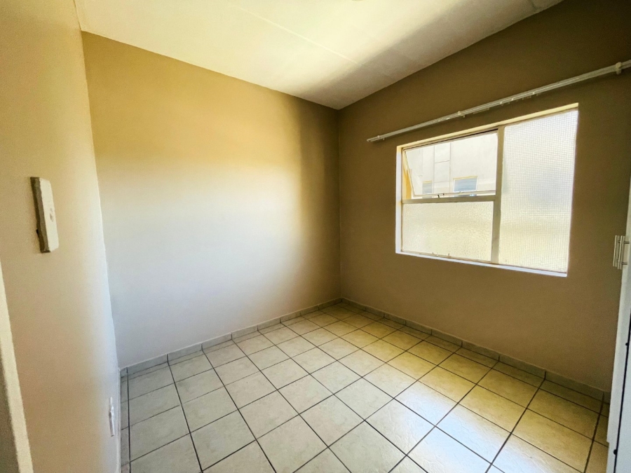 2 Bedroom Property for Sale in Groblerpark Gauteng