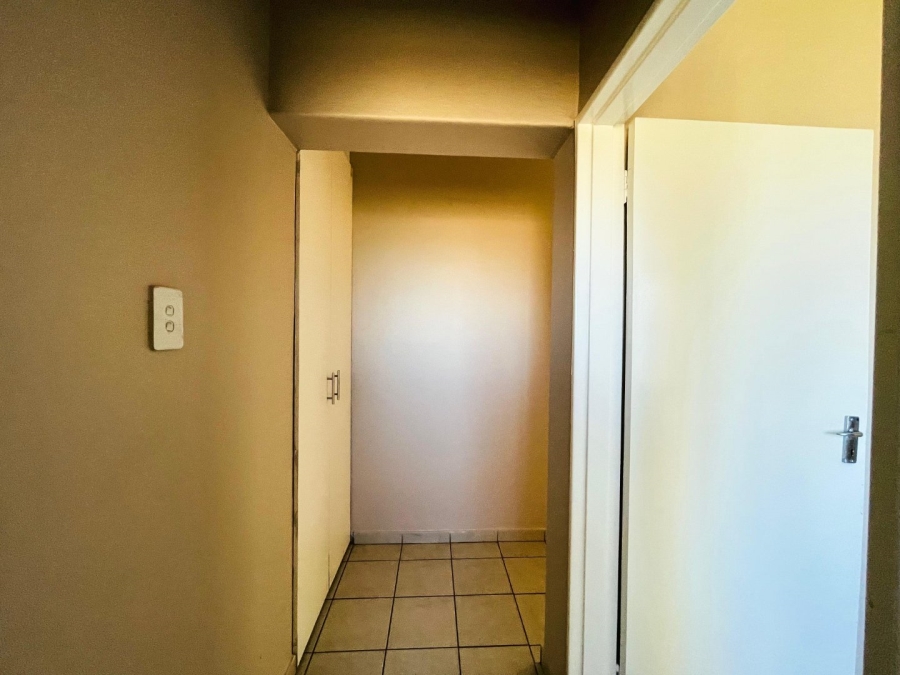 2 Bedroom Property for Sale in Groblerpark Gauteng