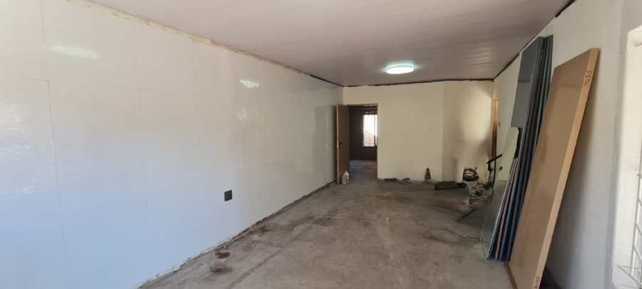 6 Bedroom Property for Sale in Lenasia Ext 11 Gauteng