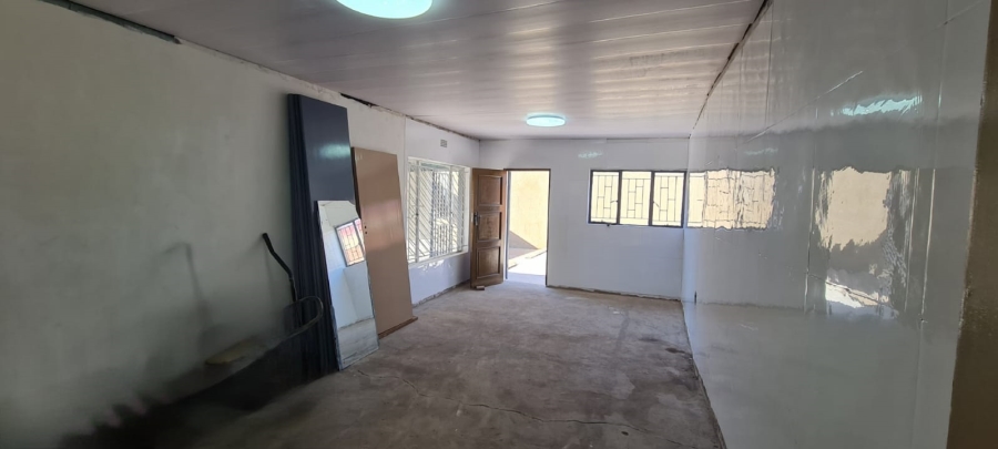 6 Bedroom Property for Sale in Lenasia Ext 11 Gauteng
