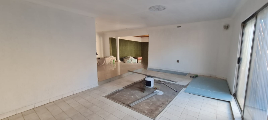 6 Bedroom Property for Sale in Lenasia Ext 11 Gauteng