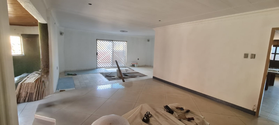6 Bedroom Property for Sale in Lenasia Ext 11 Gauteng