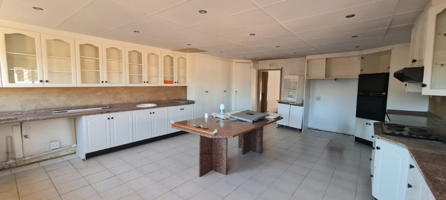 6 Bedroom Property for Sale in Lenasia Ext 11 Gauteng