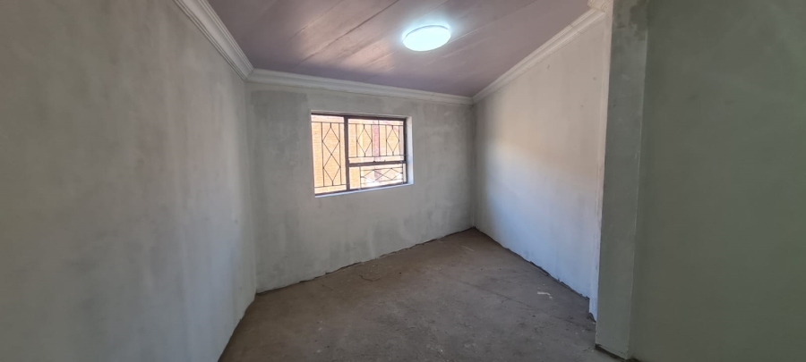 6 Bedroom Property for Sale in Lenasia Ext 11 Gauteng