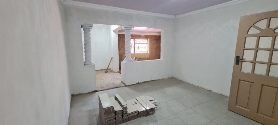 6 Bedroom Property for Sale in Lenasia Ext 11 Gauteng