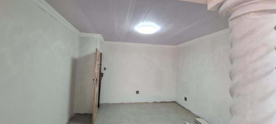 6 Bedroom Property for Sale in Lenasia Ext 11 Gauteng