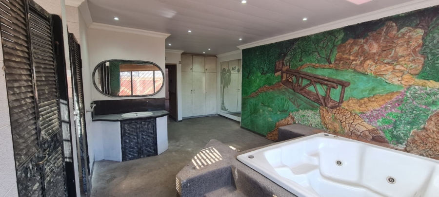 6 Bedroom Property for Sale in Lenasia Ext 11 Gauteng