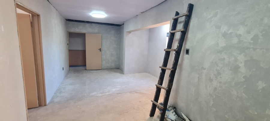 6 Bedroom Property for Sale in Lenasia Ext 11 Gauteng