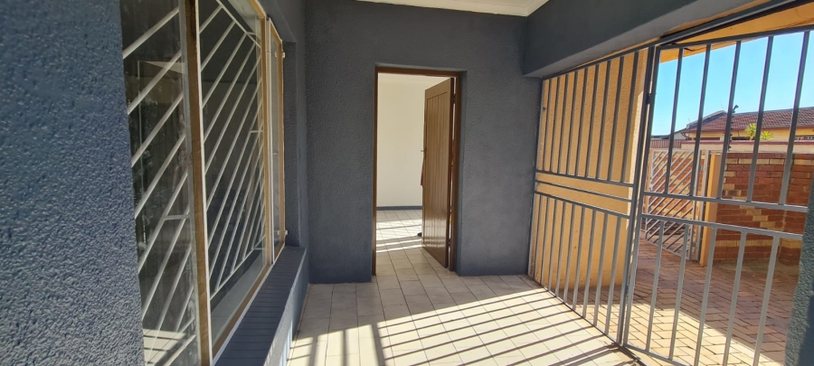 6 Bedroom Property for Sale in Lenasia Ext 11 Gauteng