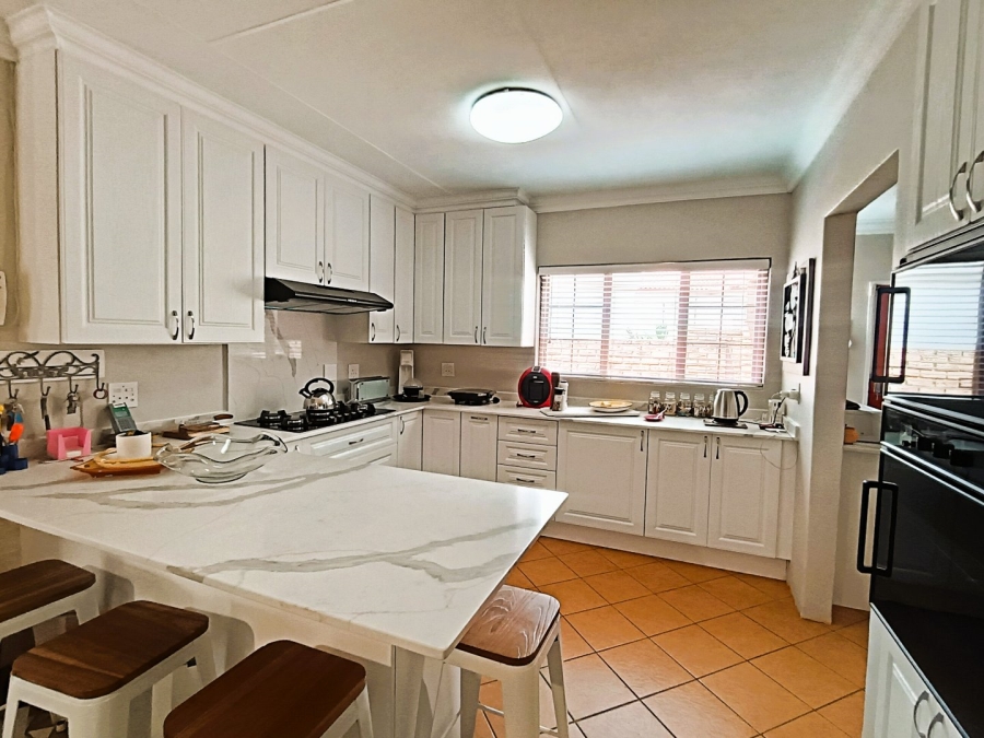 3 Bedroom Property for Sale in Eldoglen Gauteng