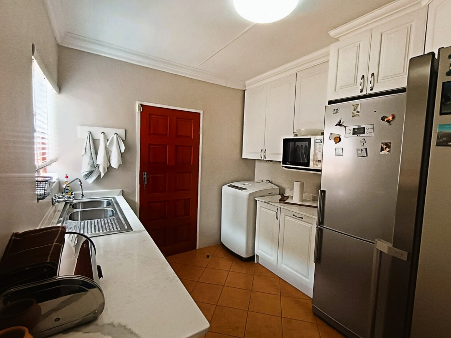 3 Bedroom Property for Sale in Eldoglen Gauteng