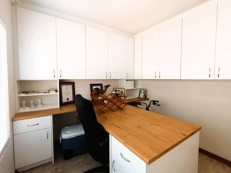3 Bedroom Property for Sale in Eldoglen Gauteng