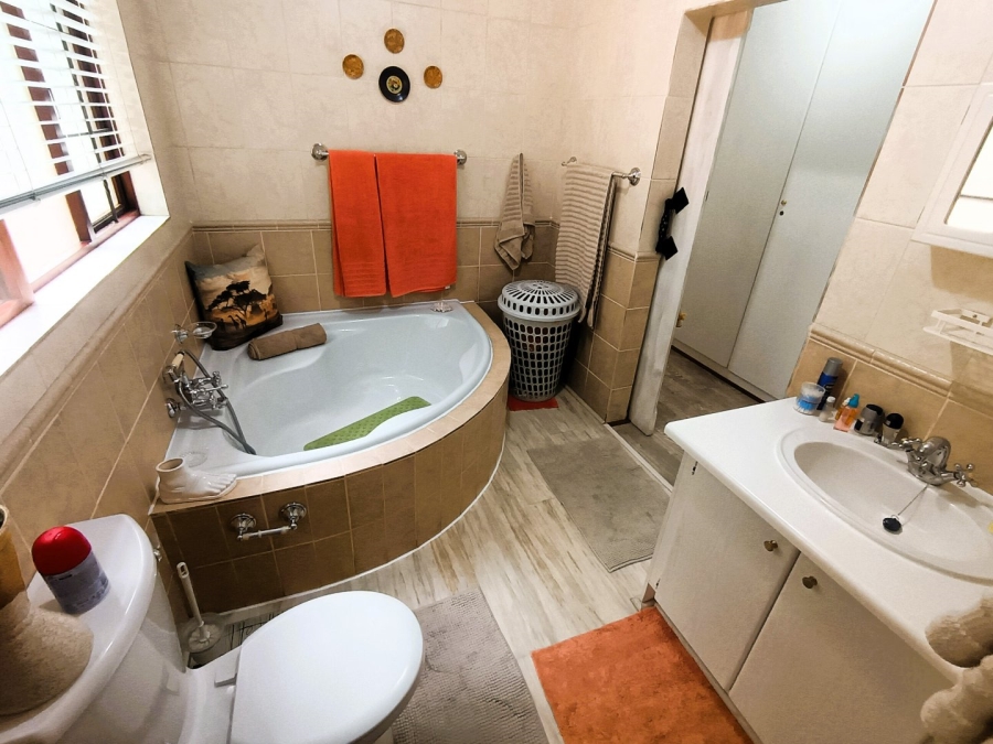 3 Bedroom Property for Sale in Eldoglen Gauteng