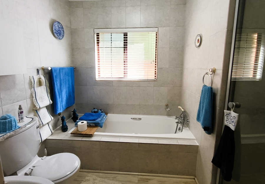 3 Bedroom Property for Sale in Eldoglen Gauteng