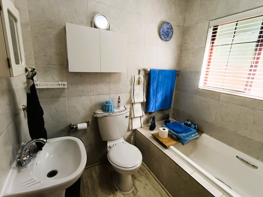 3 Bedroom Property for Sale in Eldoglen Gauteng