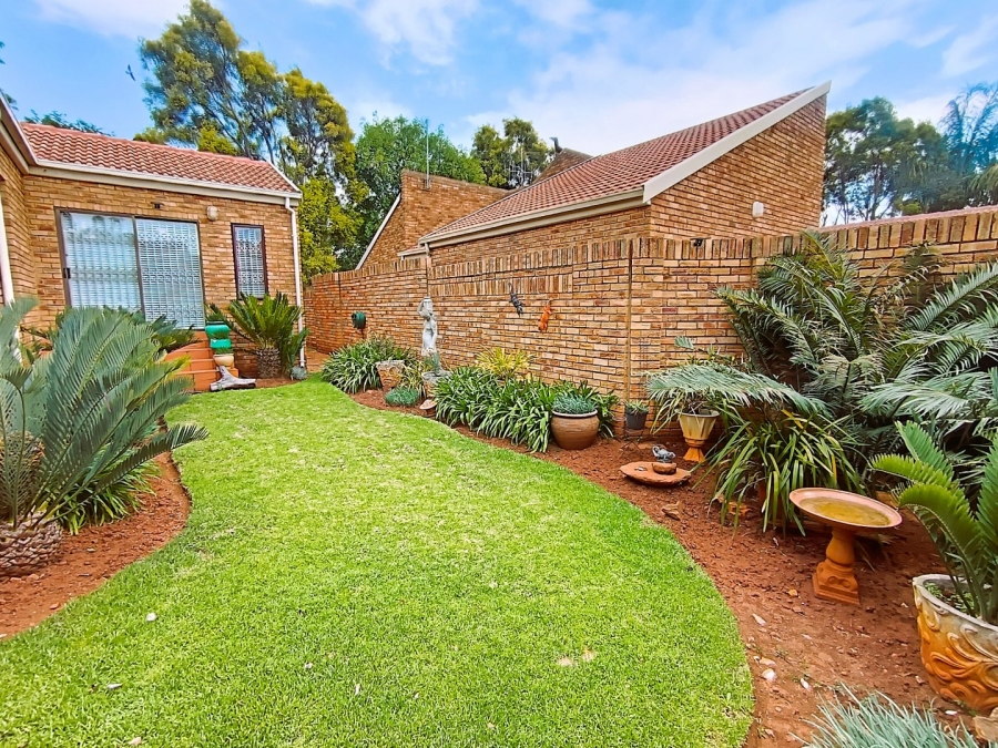 3 Bedroom Property for Sale in Eldoglen Gauteng