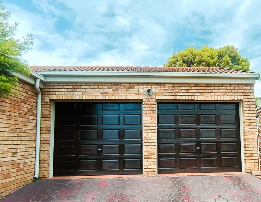 3 Bedroom Property for Sale in Eldoglen Gauteng