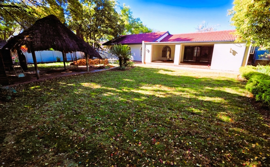 4 Bedroom Property for Sale in Garsfontein Gauteng