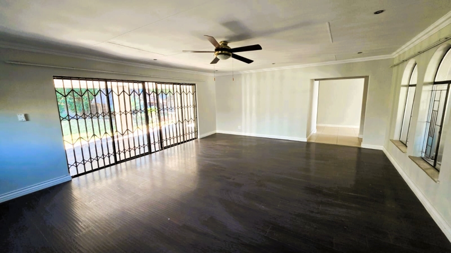 4 Bedroom Property for Sale in Garsfontein Gauteng