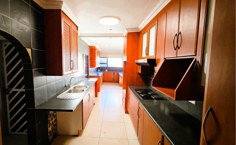 4 Bedroom Property for Sale in Garsfontein Gauteng