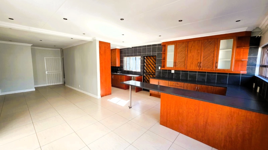 4 Bedroom Property for Sale in Garsfontein Gauteng