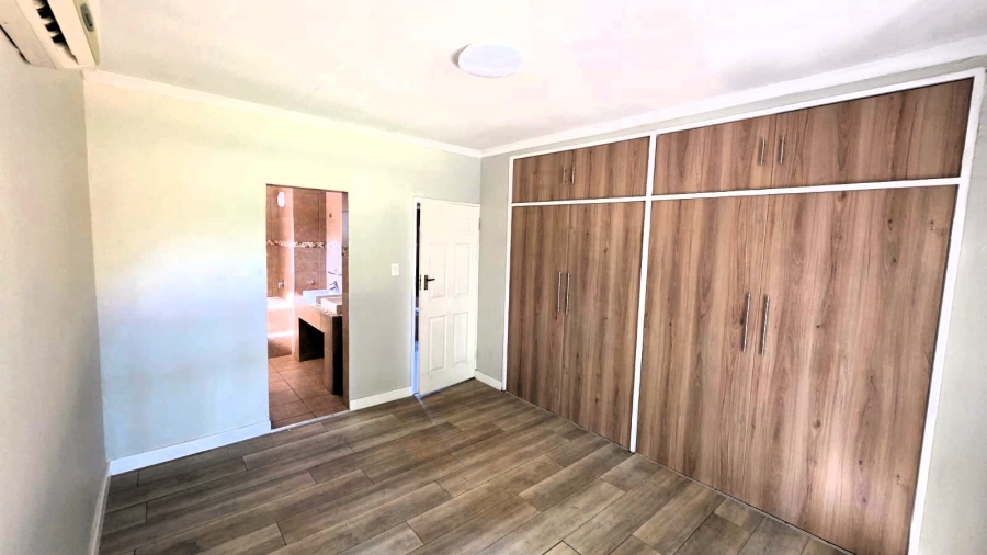 4 Bedroom Property for Sale in Garsfontein Gauteng