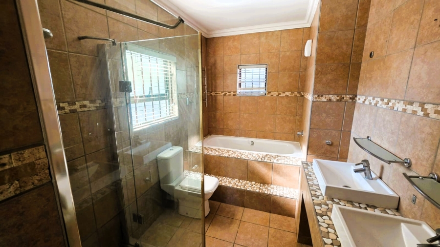 4 Bedroom Property for Sale in Garsfontein Gauteng