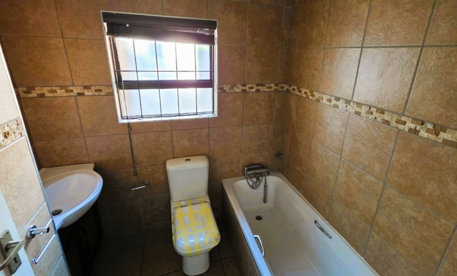 4 Bedroom Property for Sale in Garsfontein Gauteng
