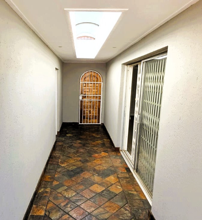 4 Bedroom Property for Sale in Garsfontein Gauteng