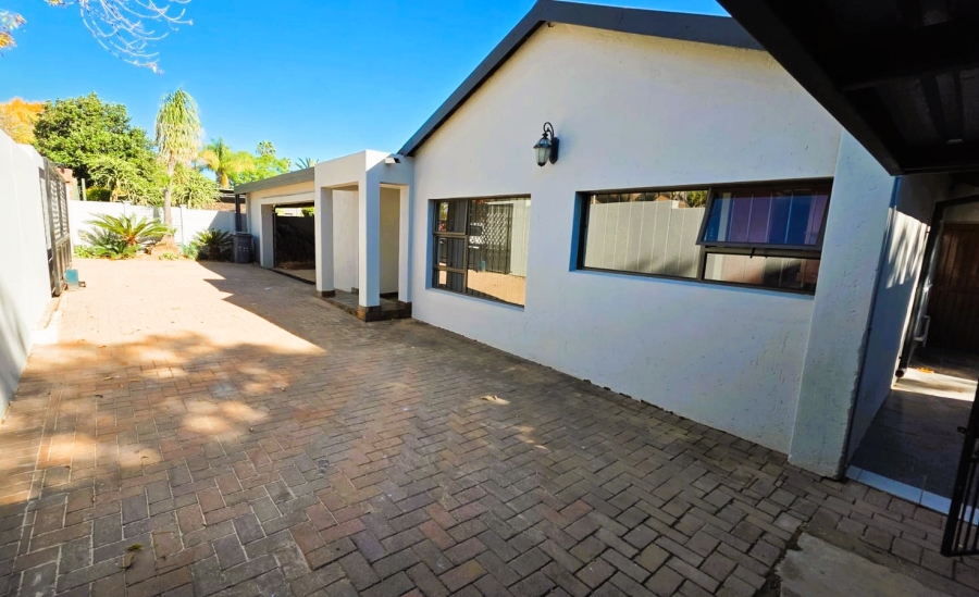 4 Bedroom Property for Sale in Garsfontein Gauteng