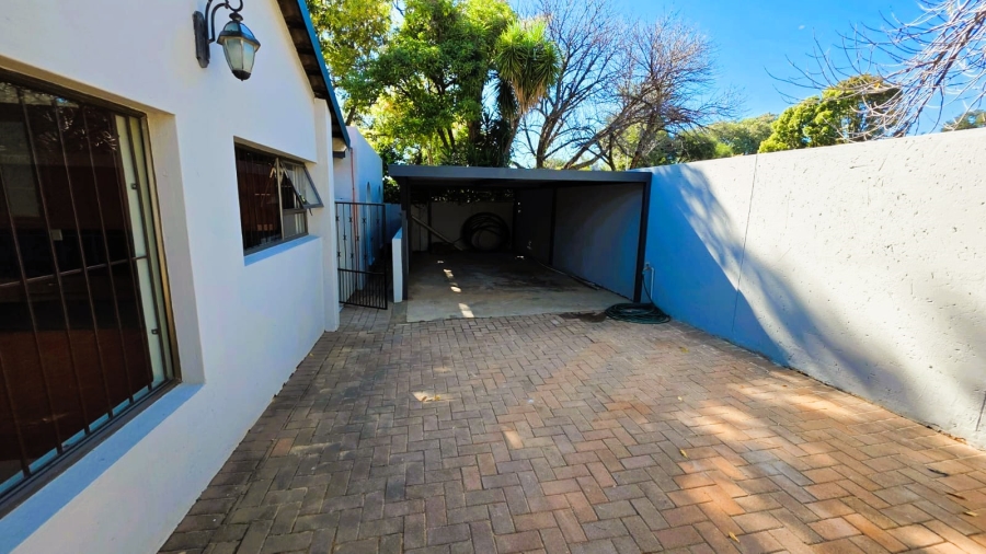 4 Bedroom Property for Sale in Garsfontein Gauteng