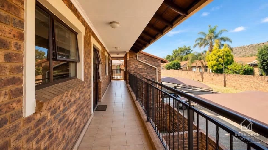 2 Bedroom Property for Sale in Magalieskruin Gauteng