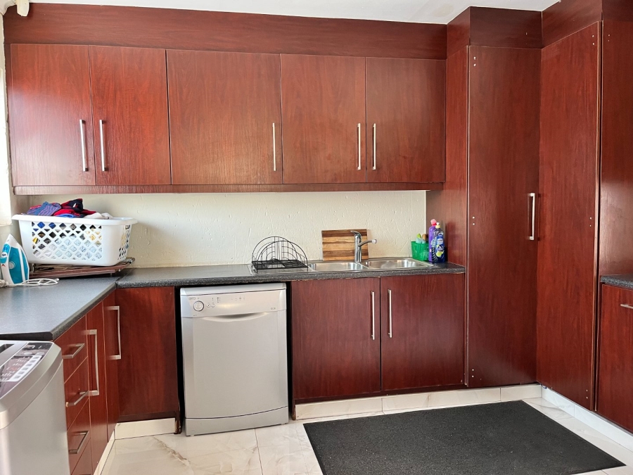 4 Bedroom Property for Sale in Vanderbijlpark SW 5 Gauteng