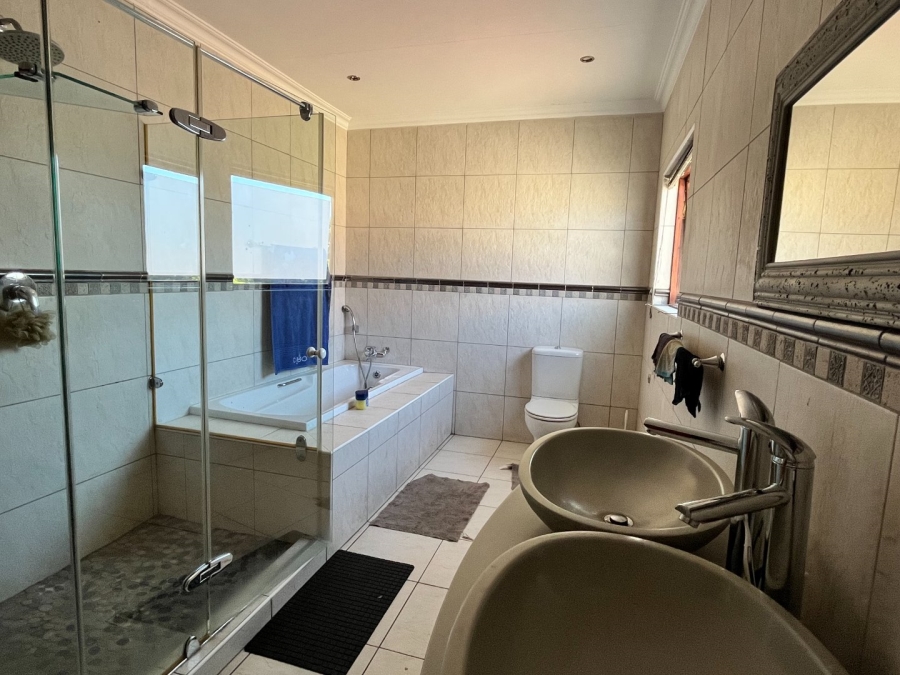 4 Bedroom Property for Sale in Vanderbijlpark SW 5 Gauteng