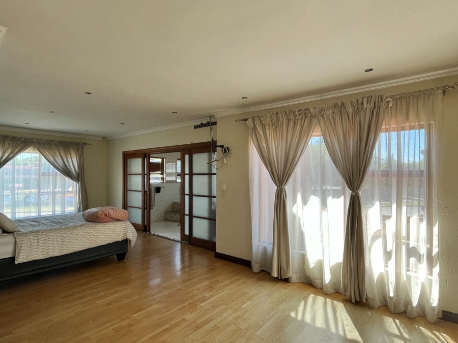 4 Bedroom Property for Sale in Vanderbijlpark SW 5 Gauteng