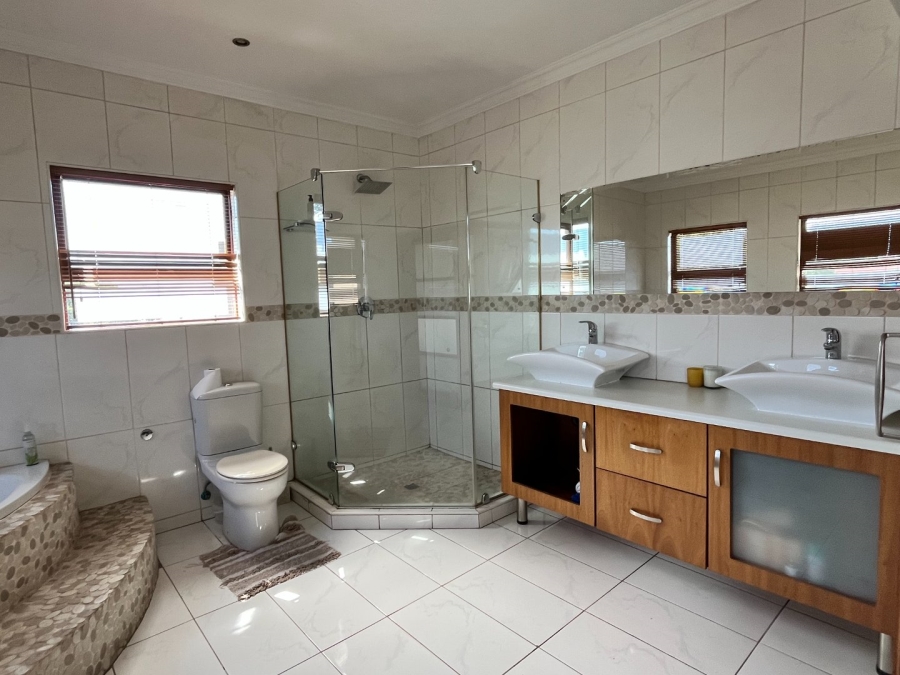 4 Bedroom Property for Sale in Vanderbijlpark SW 5 Gauteng
