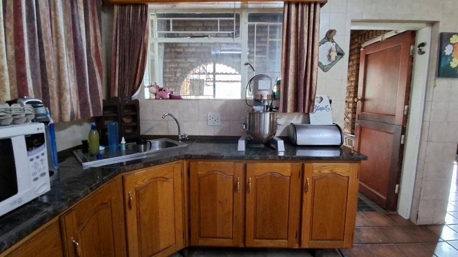 Commercial Property for Sale in Buyscelia Gauteng