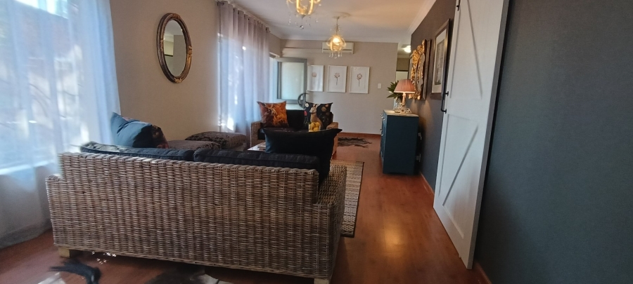 6 Bedroom Property for Sale in Rooihuiskraal Gauteng