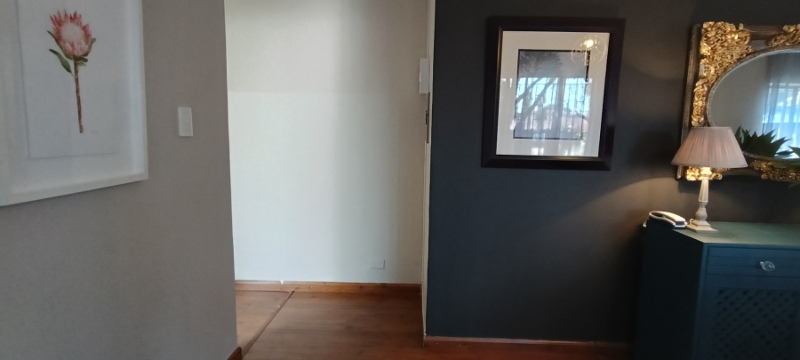 6 Bedroom Property for Sale in Rooihuiskraal Gauteng