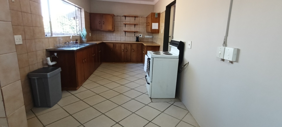 6 Bedroom Property for Sale in Rooihuiskraal Gauteng