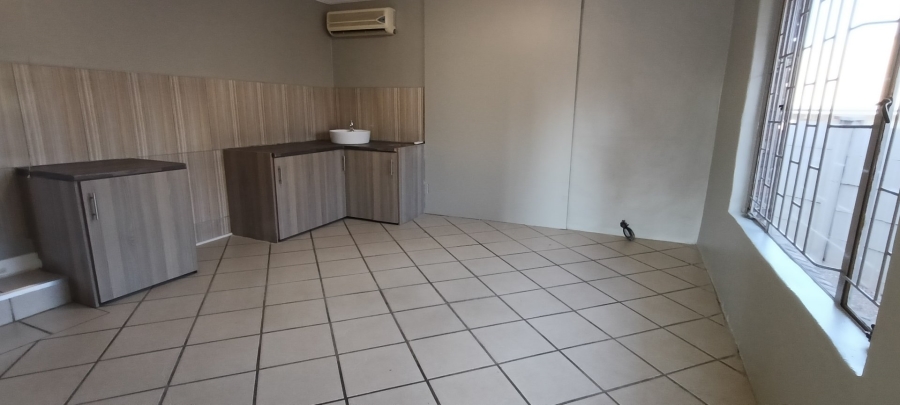 6 Bedroom Property for Sale in Rooihuiskraal Gauteng