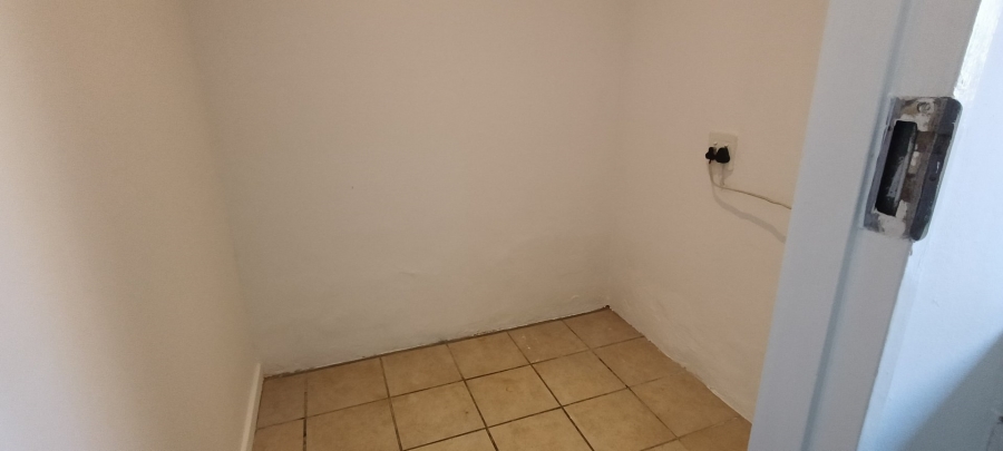 6 Bedroom Property for Sale in Rooihuiskraal Gauteng