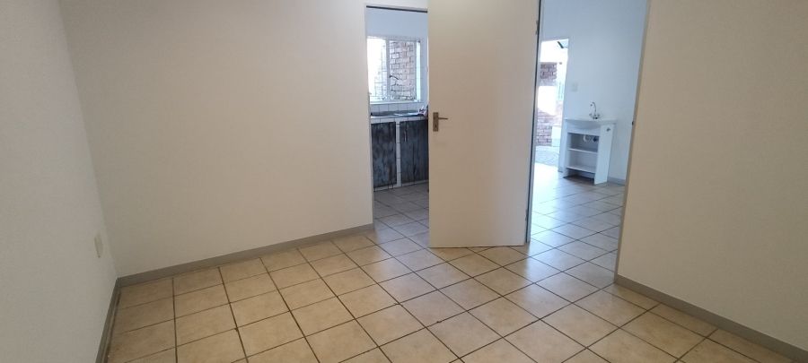 6 Bedroom Property for Sale in Rooihuiskraal Gauteng