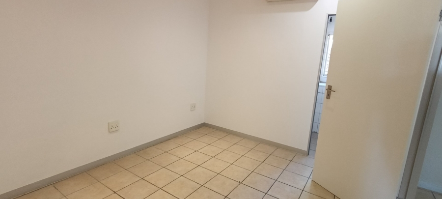 6 Bedroom Property for Sale in Rooihuiskraal Gauteng