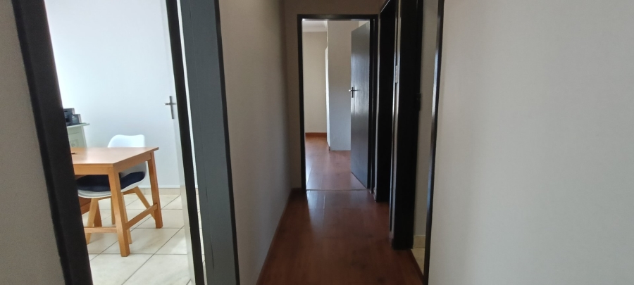 6 Bedroom Property for Sale in Rooihuiskraal Gauteng