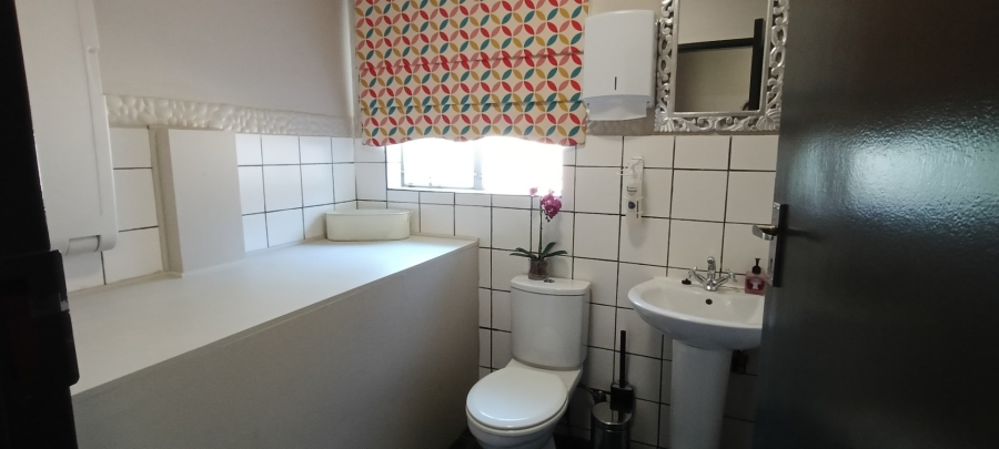 6 Bedroom Property for Sale in Rooihuiskraal Gauteng