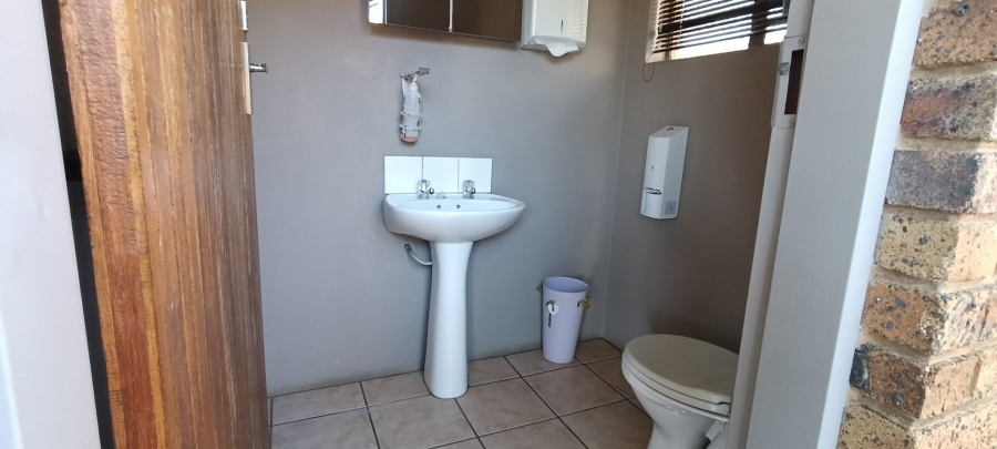 6 Bedroom Property for Sale in Rooihuiskraal Gauteng
